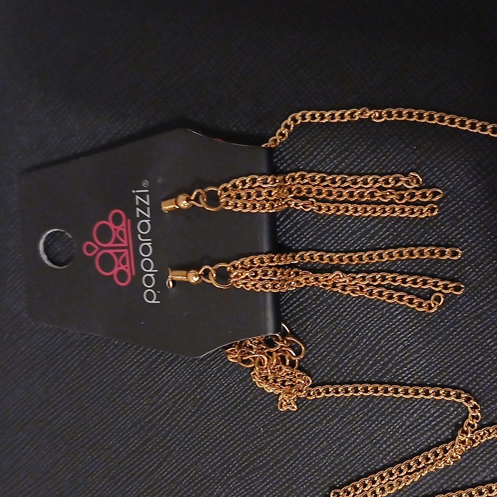 Paparazzi Elegant Gold Teardrop Necklace Set - Picture 3 of 3